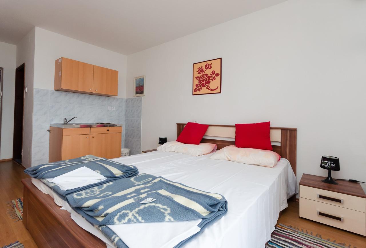 קלנוביצה Apartments And Room Luka מראה חיצוני תמונה